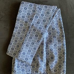 📌6x25 Worthington Capri Blue/metallic White Pants